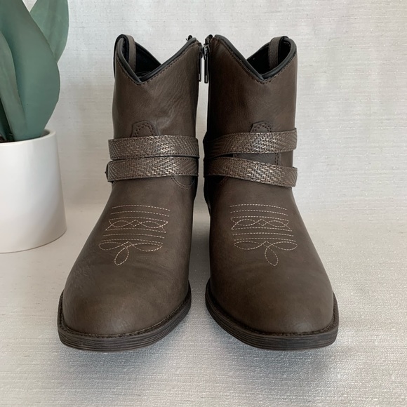 New Dingo Aydra Dark Taupe Faux Leather Ankle Strap Western Booties Woman’s 9.5M - Picture 4 of 12